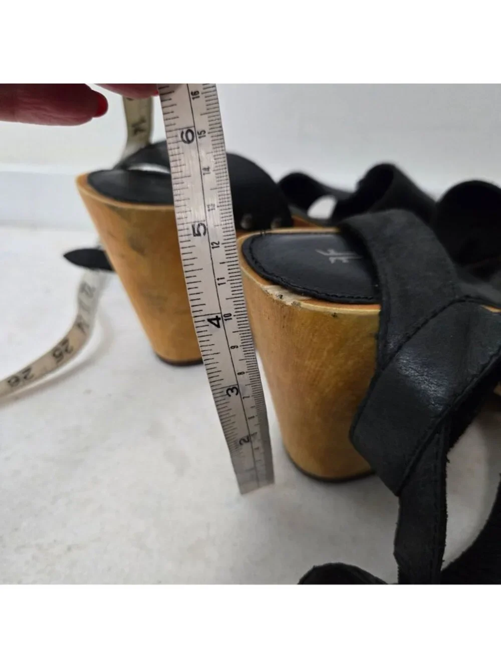 Frye Women's Size 9.5 Zelda Seam Black Leather Wooden Platform Sandals Chunky